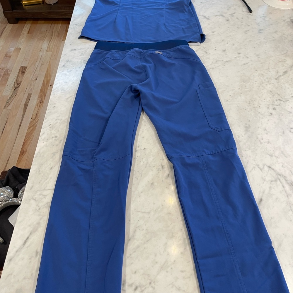 Figs scrub set small top and small tall bottom